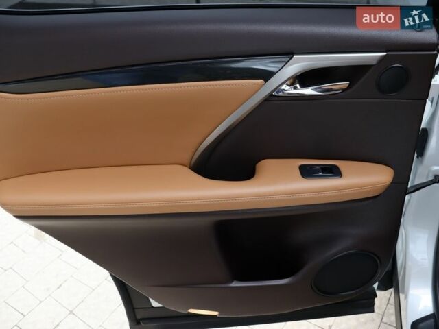 Білий Лексус РХ, об'ємом двигуна 2 л та пробігом 32 тис. км за 39900 $, фото 42 на Automoto.ua