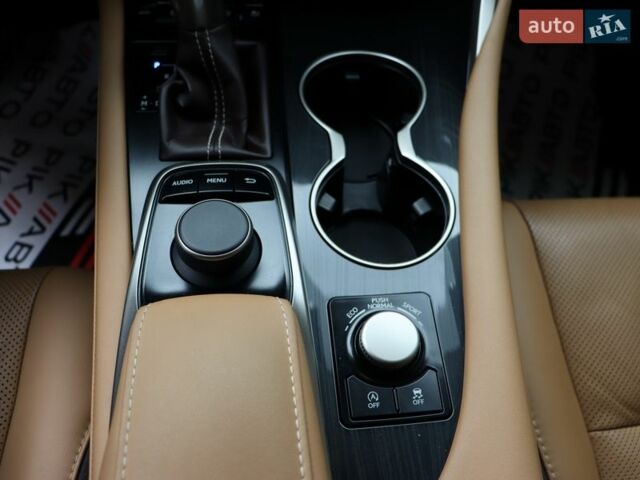 Білий Лексус РХ, об'ємом двигуна 2 л та пробігом 32 тис. км за 39900 $, фото 28 на Automoto.ua