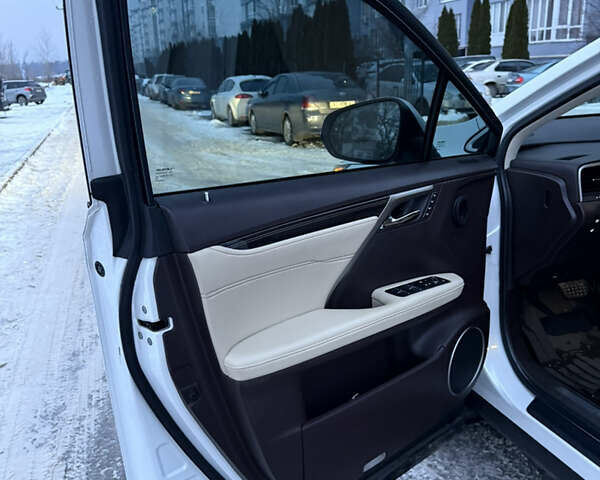 Белый Лексус РХ, объемом двигателя 3.46 л и пробегом 101 тыс. км за 30500 $, фото 15 на Automoto.ua