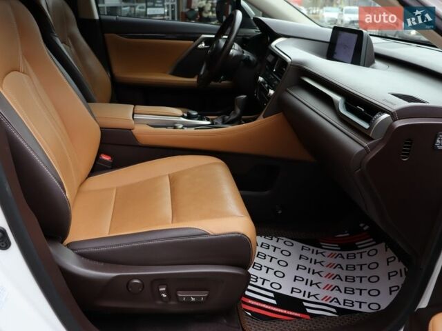 Білий Лексус РХ, об'ємом двигуна 2 л та пробігом 32 тис. км за 39900 $, фото 34 на Automoto.ua