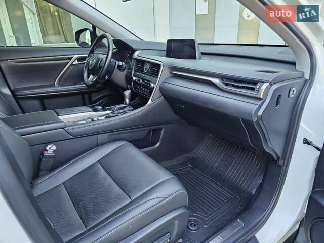 Белый Лексус РХ, объемом двигателя 2 л и пробегом 84 тыс. км за 33800 $, фото 18 на Automoto.ua