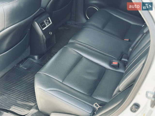 Білий Лексус РХ, об'ємом двигуна 3.46 л та пробігом 125 тис. км за 34000 $, фото 13 на Automoto.ua