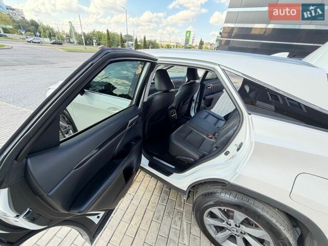 Білий Лексус РХ, об'ємом двигуна 3.46 л та пробігом 170 тис. км за 31500 $, фото 10 на Automoto.ua