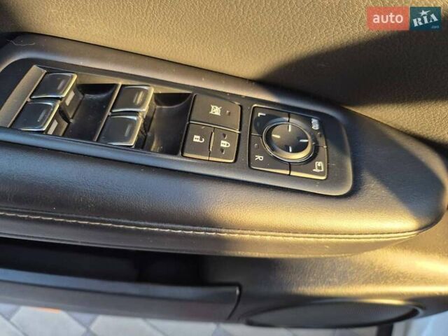 Білий Лексус РХ, об'ємом двигуна 2 л та пробігом 117 тис. км за 36000 $, фото 6 на Automoto.ua