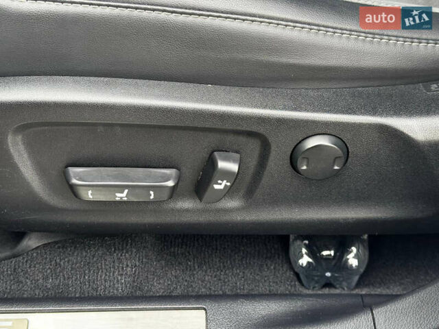 Білий Лексус РХ, об'ємом двигуна 2 л та пробігом 99 тис. км за 36500 $, фото 24 на Automoto.ua