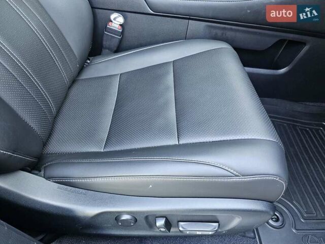 Белый Лексус РХ, объемом двигателя 2 л и пробегом 84 тыс. км за 33800 $, фото 19 на Automoto.ua