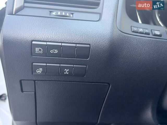 Белый Лексус РХ, объемом двигателя 2 л и пробегом 112 тыс. км за 44000 $, фото 62 на Automoto.ua