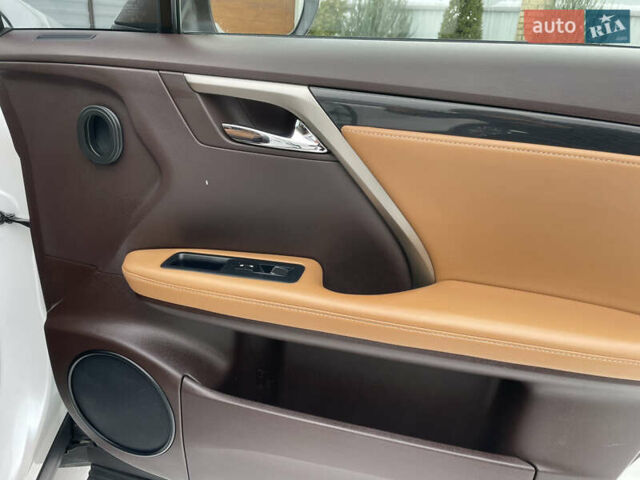 Белый Лексус РХ, объемом двигателя 2 л и пробегом 127 тыс. км за 28700 $, фото 26 на Automoto.ua