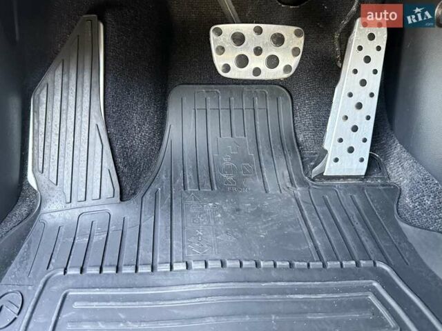 Белый Лексус РХ, объемом двигателя 2 л и пробегом 112 тыс. км за 44000 $, фото 61 на Automoto.ua