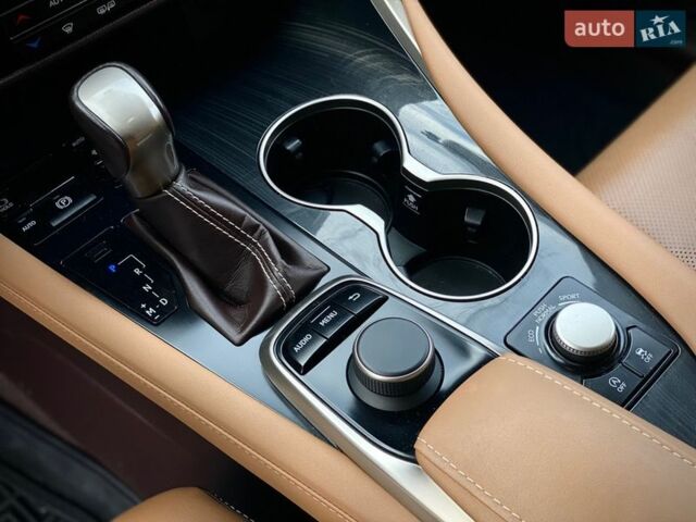 Білий Лексус РХ, об'ємом двигуна 2 л та пробігом 75 тис. км за 38000 $, фото 20 на Automoto.ua