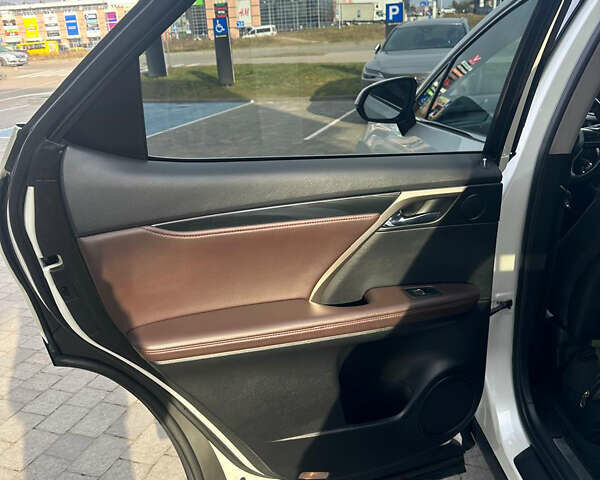 Белый Лексус РХ, объемом двигателя 2 л и пробегом 230 тыс. км за 31000 $, фото 13 на Automoto.ua