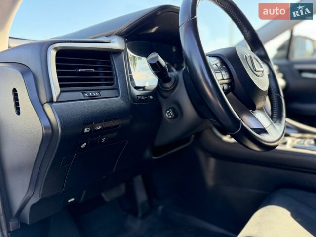 Белый Лексус РХ, объемом двигателя 2 л и пробегом 142 тыс. км за 29900 $, фото 24 на Automoto.ua