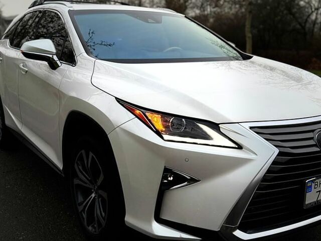Белый Лексус РХ, объемом двигателя 3.5 л и пробегом 49 тыс. км за 37000 $, фото 2 на Automoto.ua