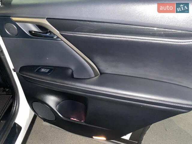 Білий Лексус РХ, об'ємом двигуна 2 л та пробігом 52 тис. км за 42500 $, фото 47 на Automoto.ua