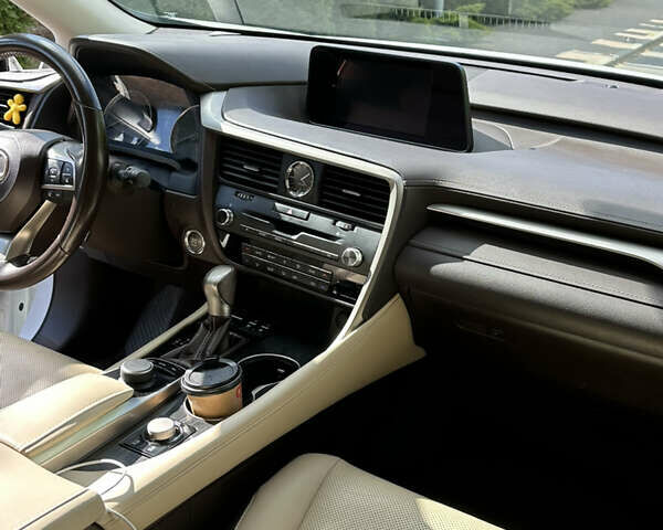 Белый Лексус РХ, объемом двигателя 2 л и пробегом 150 тыс. км за 33200 $, фото 12 на Automoto.ua