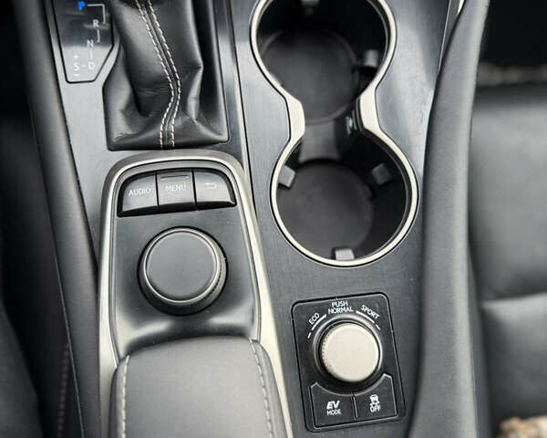 Белый Лексус РХ, объемом двигателя 3.46 л и пробегом 159 тыс. км за 36000 $, фото 27 на Automoto.ua