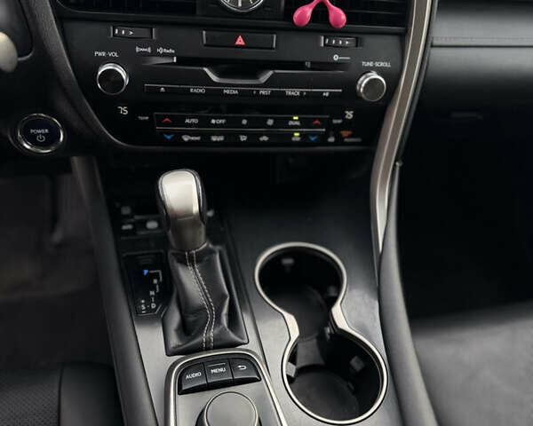 Белый Лексус РХ, объемом двигателя 3.46 л и пробегом 159 тыс. км за 36000 $, фото 19 на Automoto.ua