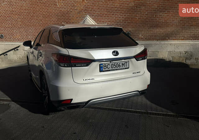Белый Лексус РХ, объемом двигателя 2 л и пробегом 66 тыс. км за 47999 $, фото 3 на Automoto.ua