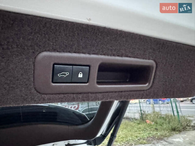 Белый Лексус РХ, объемом двигателя 3.5 л и пробегом 89 тыс. км за 39500 $, фото 33 на Automoto.ua