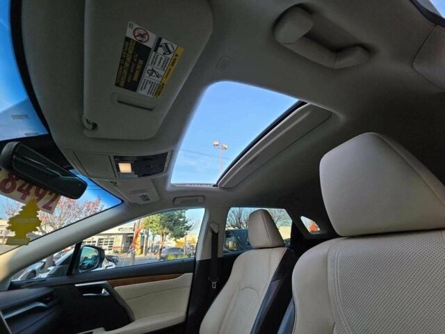 Белый Лексус РХ, объемом двигателя 0 л и пробегом 45 тыс. км за 28000 $, фото 6 на Automoto.ua