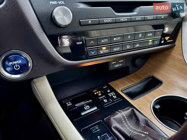 Белый Лексус РХ, объемом двигателя 3.5 л и пробегом 89 тыс. км за 39500 $, фото 27 на Automoto.ua