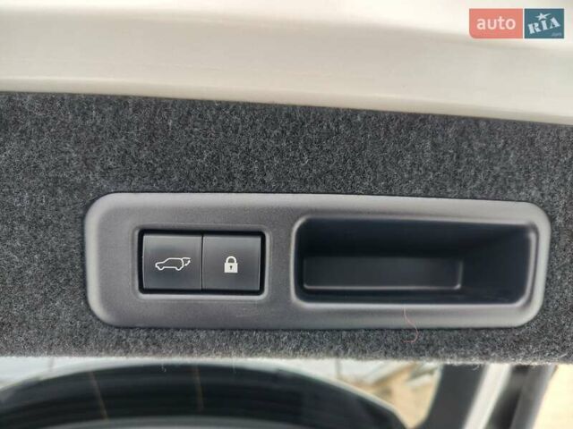 Белый Лексус РХ, объемом двигателя 2 л и пробегом 85 тыс. км за 43200 $, фото 7 на Automoto.ua