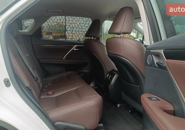 Лексус РХ 2019 в Киеве на Automoto.ua Белый Лексус РХ, объемом двигателя 2 л и пробегом 100 тыс. км за 40758 $, фото 6 на Automoto.ua