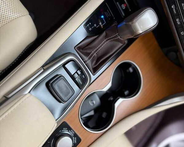 Білий Лексус РХ, об'ємом двигуна 3.46 л та пробігом 87 тис. км за 37000 $, фото 23 на Automoto.ua