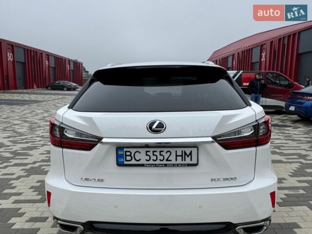 Белый Лексус РХ, объемом двигателя 2 л и пробегом 134 тыс. км за 40000 $, фото 5 на Automoto.ua