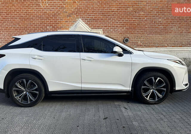 Белый Лексус РХ, объемом двигателя 2 л и пробегом 66 тыс. км за 47999 $, фото 1 на Automoto.ua