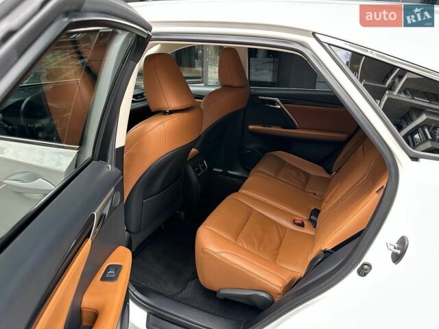 Белый Лексус РХ, объемом двигателя 2 л и пробегом 179 тыс. км за 40500 $, фото 9 на Automoto.ua
