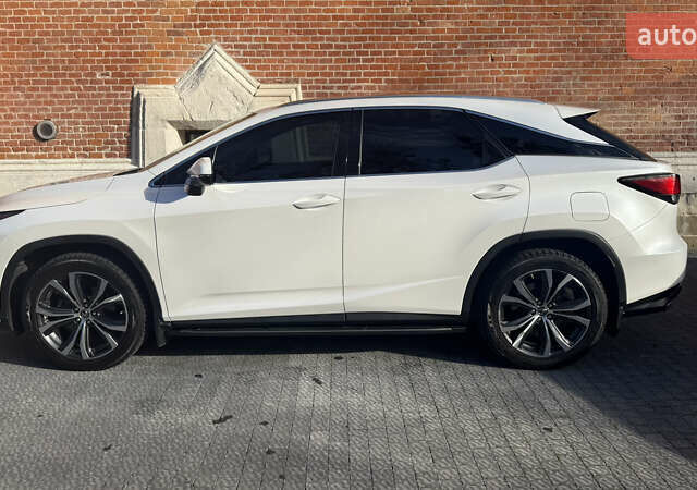 Белый Лексус РХ, объемом двигателя 2 л и пробегом 66 тыс. км за 47999 $, фото 2 на Automoto.ua