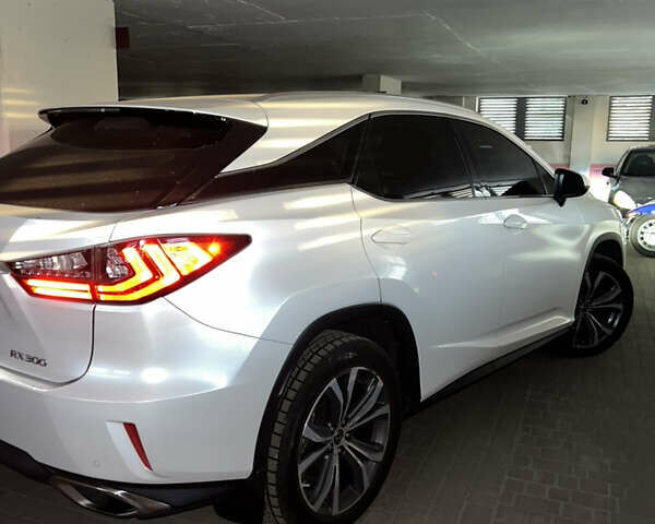 Белый Лексус РХ, объемом двигателя 2 л и пробегом 68 тыс. км за 37000 $, фото 5 на Automoto.ua