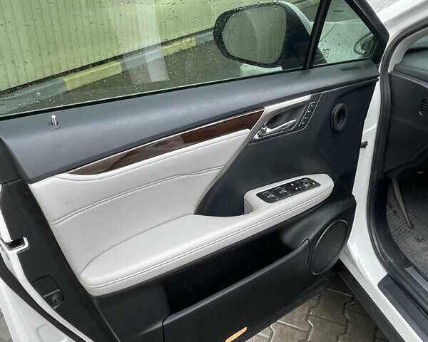 Білий Лексус РХ, об'ємом двигуна 3.46 л та пробігом 68 тис. км за 32500 $, фото 12 на Automoto.ua
