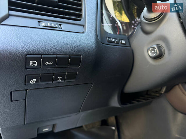 Білий Лексус РХ, об'ємом двигуна 2 л та пробігом 157 тис. км за 33000 $, фото 27 на Automoto.ua