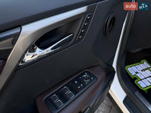 Белый Лексус РХ, объемом двигателя 2 л и пробегом 157 тыс. км за 33000 $, фото 31 на Automoto.ua