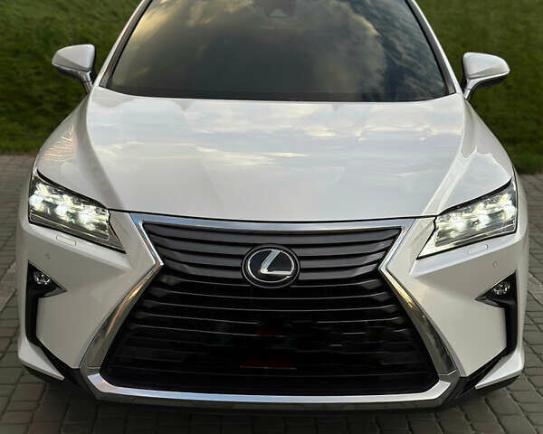 Белый Лексус РХ, объемом двигателя 2 л и пробегом 68 тыс. км за 41000 $, фото 2 на Automoto.ua