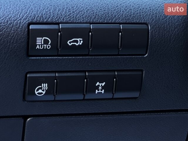 Белый Лексус РХ, объемом двигателя 2 л и пробегом 70 тыс. км за 47900 $, фото 24 на Automoto.ua