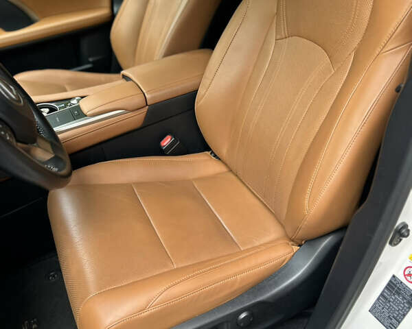 Білий Лексус РХ, об'ємом двигуна 2 л та пробігом 78 тис. км за 41000 $, фото 6 на Automoto.ua