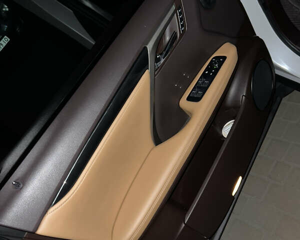 Белый Лексус РХ, объемом двигателя 2 л и пробегом 68 тыс. км за 37000 $, фото 8 на Automoto.ua
