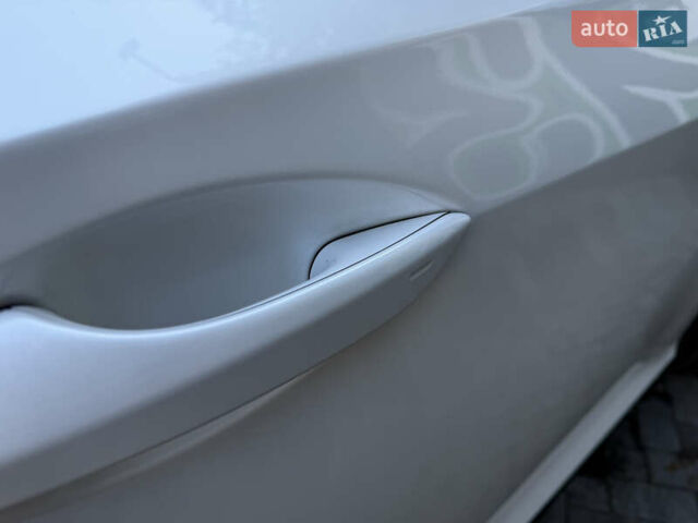 Белый Лексус РХ, объемом двигателя 2 л и пробегом 157 тыс. км за 33000 $, фото 44 на Automoto.ua