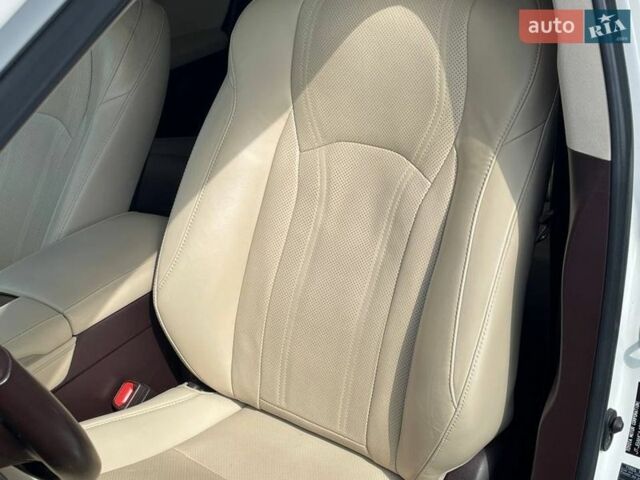 Белый Лексус РХ, объемом двигателя 2 л и пробегом 78 тыс. км за 43500 $, фото 5 на Automoto.ua