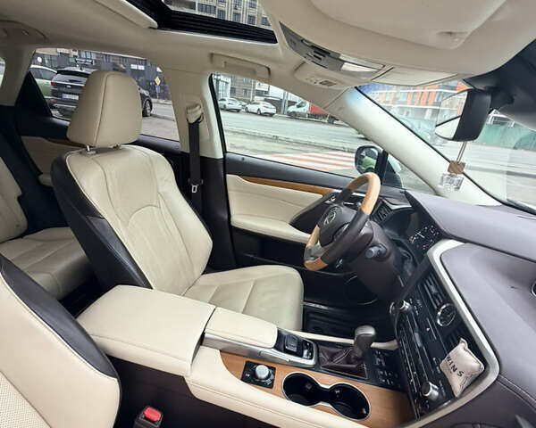 Белый Лексус РХ, объемом двигателя 3.46 л и пробегом 70 тыс. км за 36000 $, фото 12 на Automoto.ua