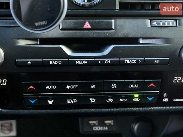 Белый Лексус РХ, объемом двигателя 2 л и пробегом 70 тыс. км за 47900 $, фото 19 на Automoto.ua