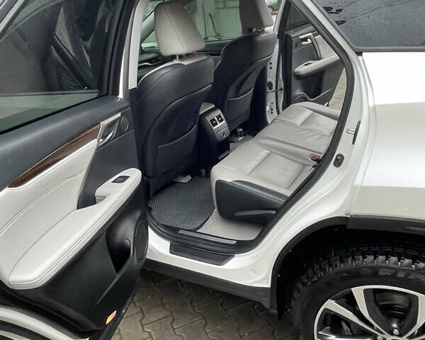 Білий Лексус РХ, об'ємом двигуна 3.46 л та пробігом 68 тис. км за 32500 $, фото 9 на Automoto.ua