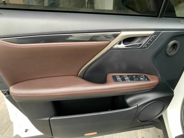 Лексус РХ 2019 у Дніпро (Дніпропетровську) на Automoto.ua Білий Лексус РХ, об'ємом двигуна 3.5 л та пробігом 122 тис. км за 38999 $, фото 9 на Automoto.ua