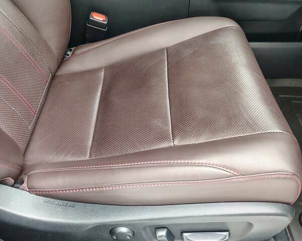 Белый Лексус РХ, объемом двигателя 2 л и пробегом 85 тыс. км за 43200 $, фото 16 на Automoto.ua