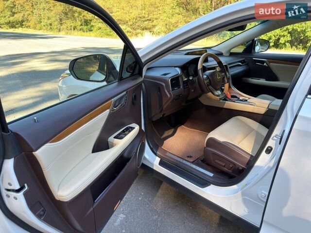 Белый Лексус РХ, объемом двигателя 3.5 л и пробегом 188 тыс. км за 33000 $, фото 3 на Automoto.ua