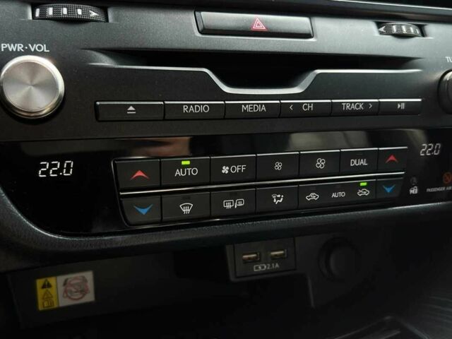 Білий Лексус РХ, об'ємом двигуна 2 л та пробігом 72 тис. км за 45900 $, фото 14 на Automoto.ua