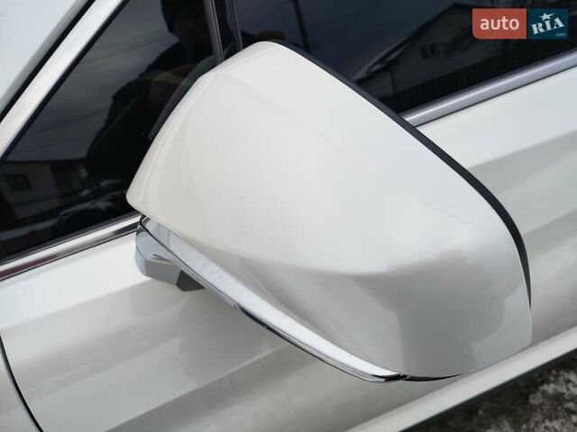 Белый Лексус РХ, объемом двигателя 2 л и пробегом 85 тыс. км за 43200 $, фото 10 на Automoto.ua